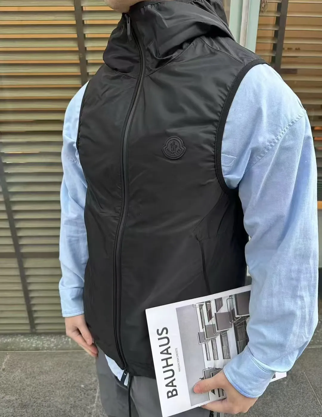 「 」